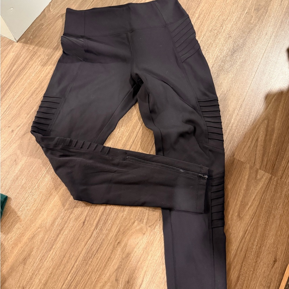 Athleta Delancey motto legging